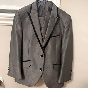 Boys three piece suit. Grey. .size 8